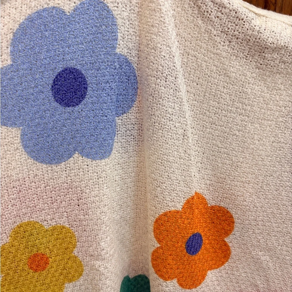 POL oversized vibrant floral top, large, whimsical boho retro inspired - Picture 8 of 9